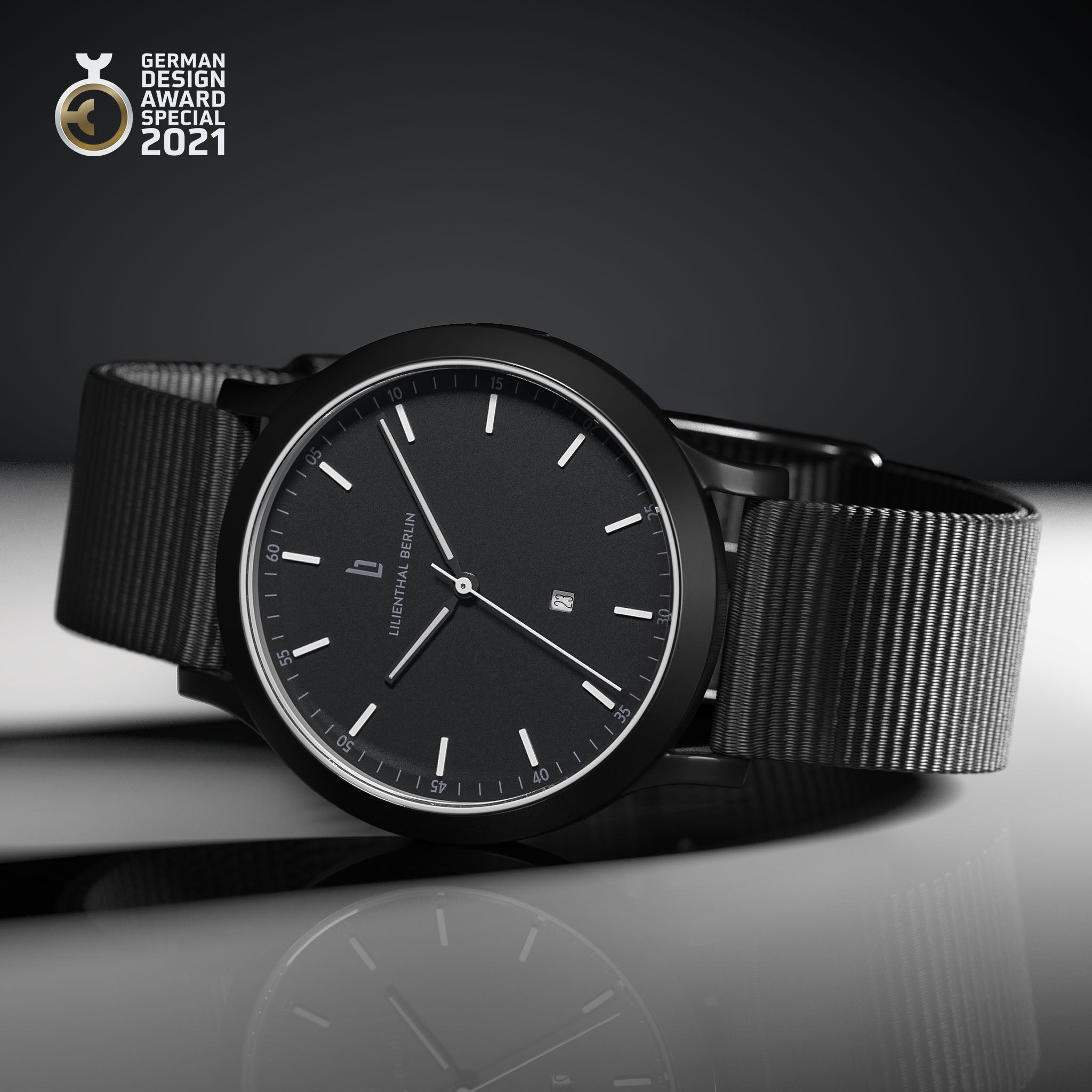 Huxley – Black White