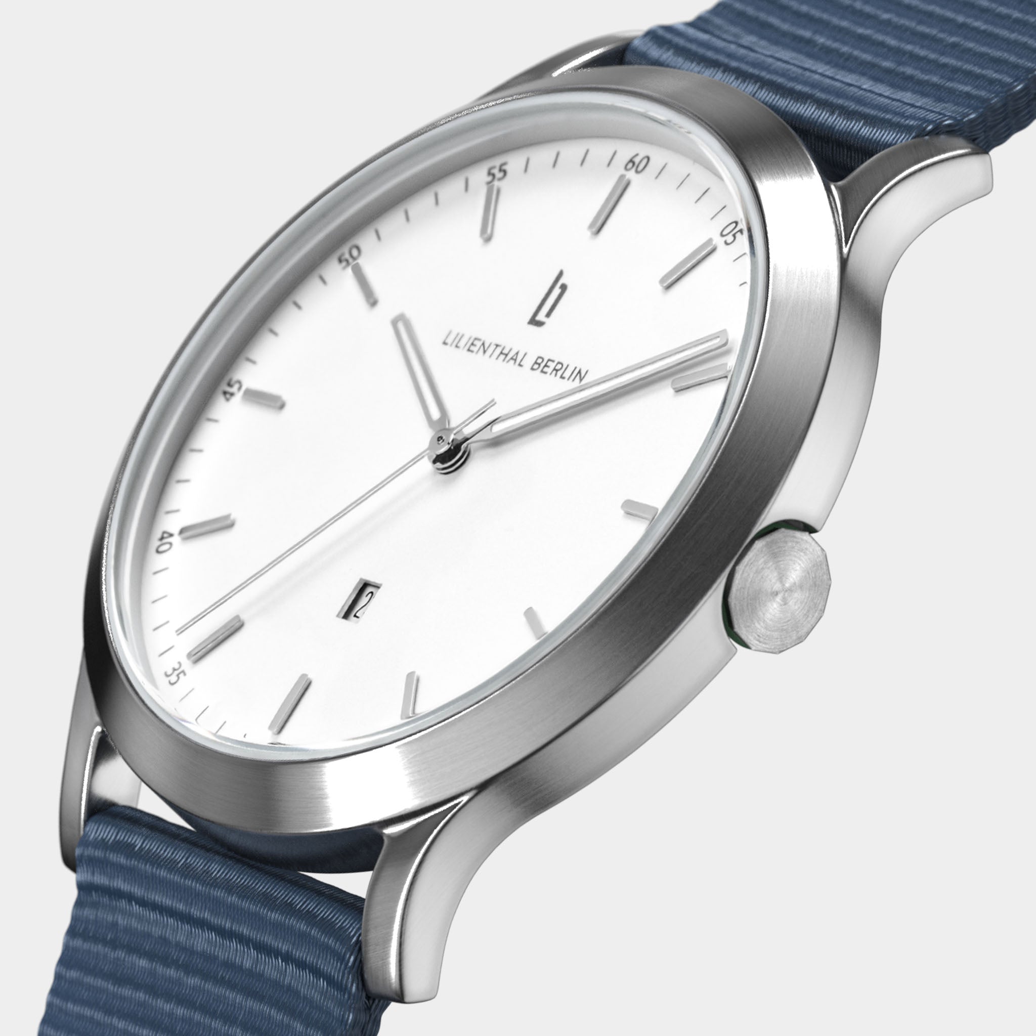 Huxley – Silver White Sportive