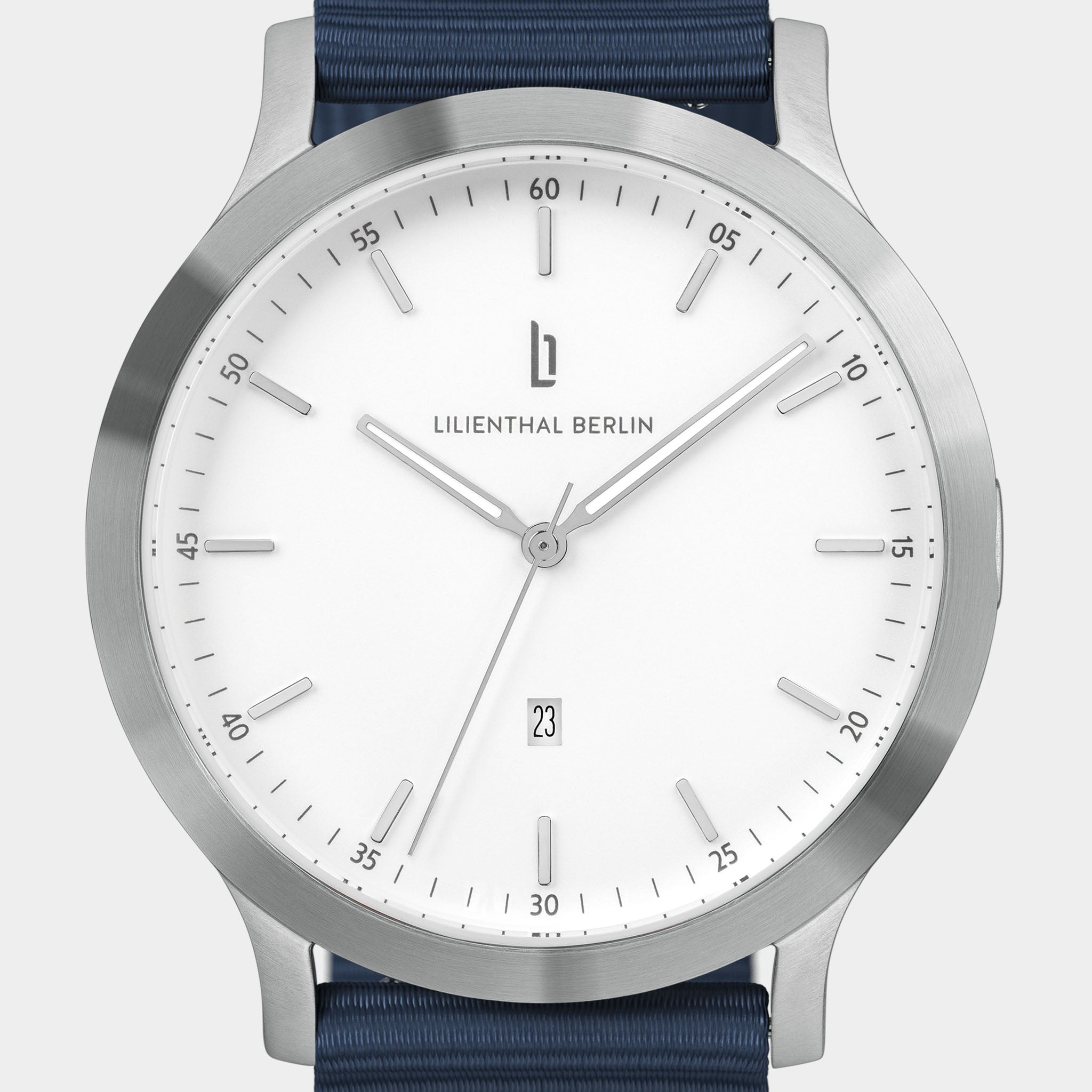 Huxley – Silver White Sportive