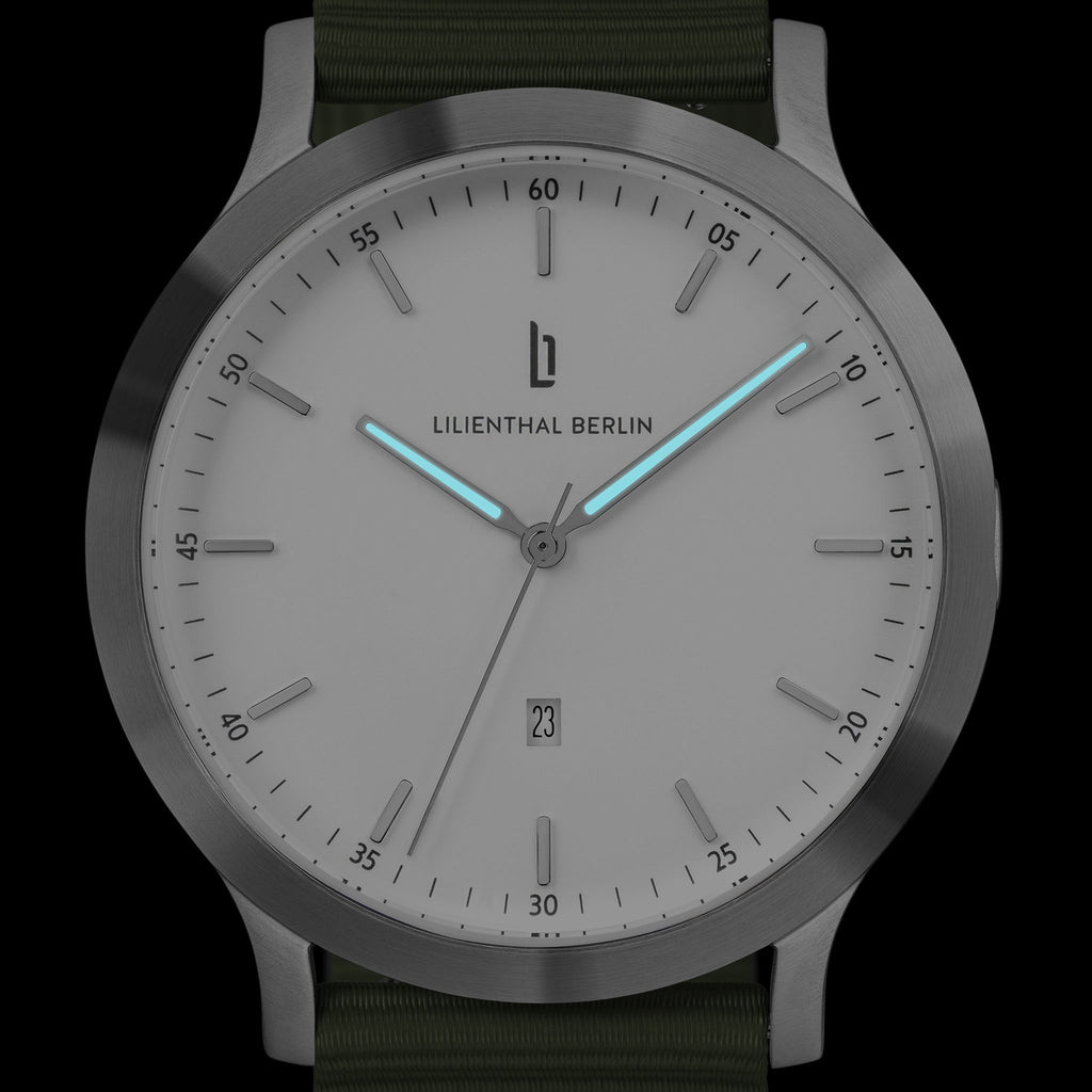 Huxley – Silver White Sportive